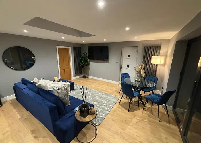 Sheffield-Apartment-Sleeps4-Parking-Hottub