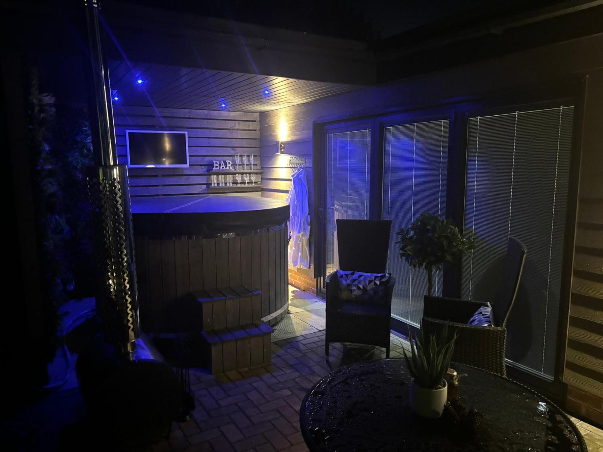 Sheffield-apartment-sleeps4-parking-hottub Apartment Sheffield