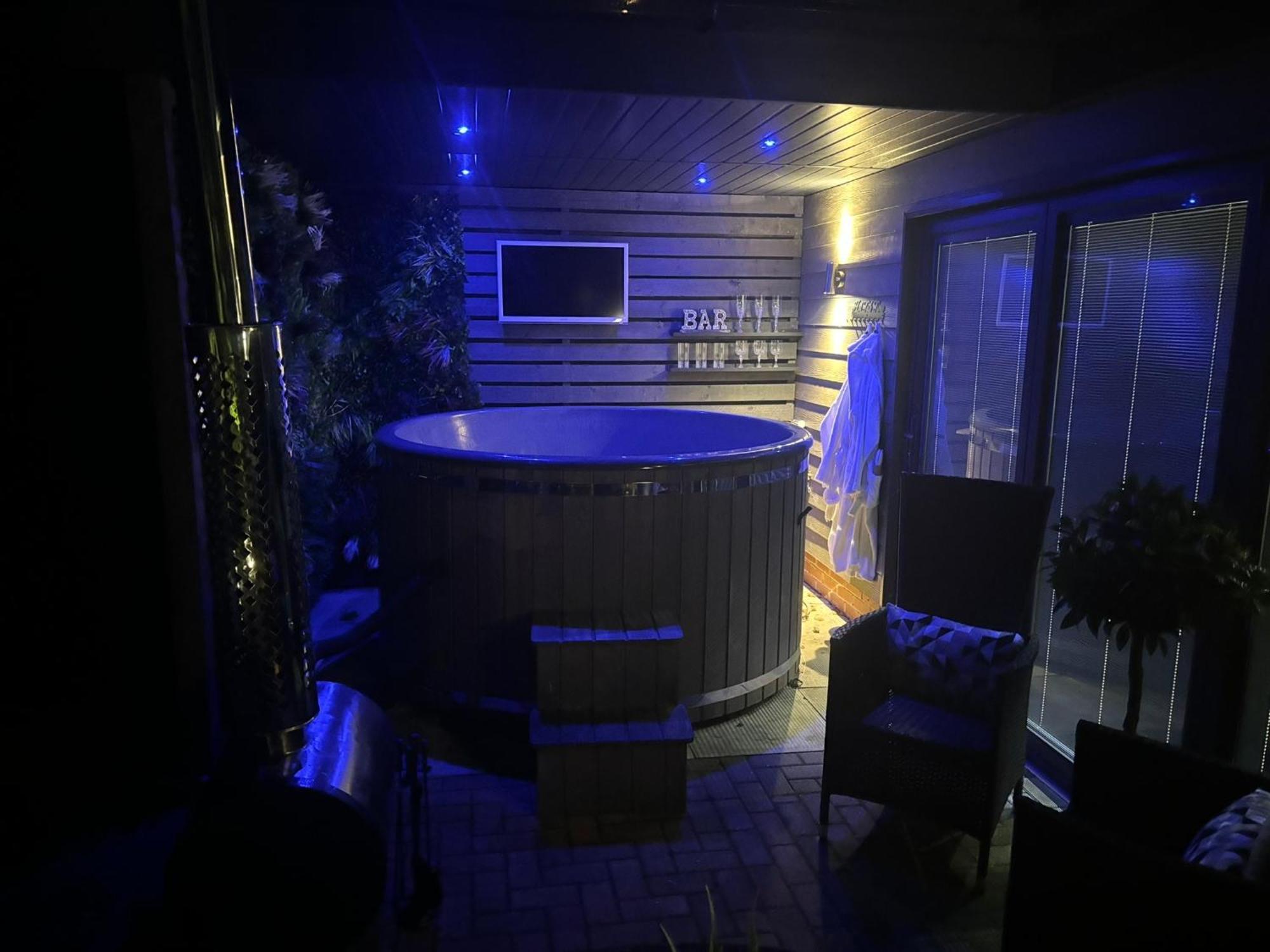 Apartment Sheffield-apartment-sleeps4-parking-hottub Sheffield