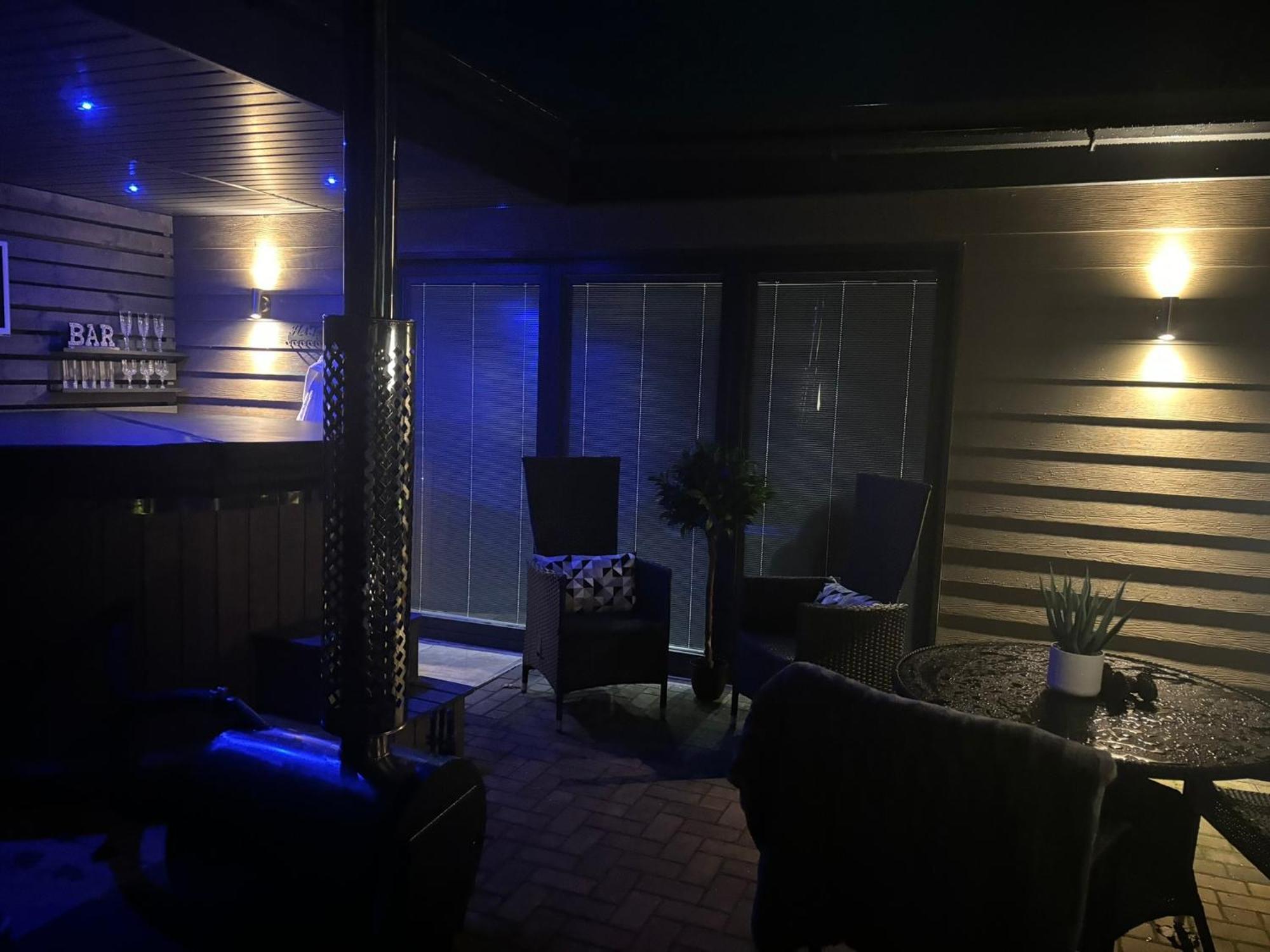 Sheffield-apartment-sleeps4-parking-hottub Apartment *