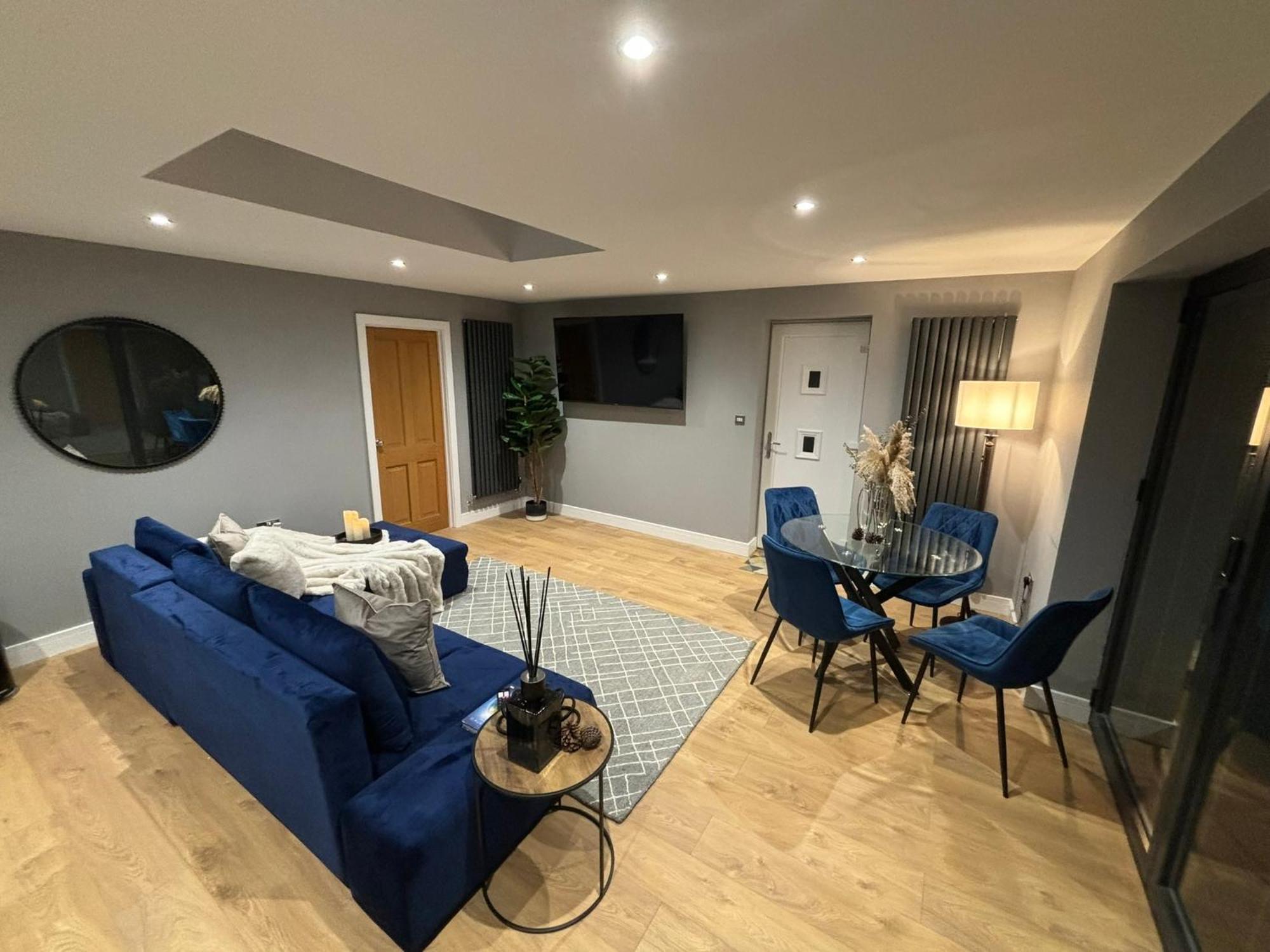Sheffield-apartment-sleeps4-parking-hottub Apartment