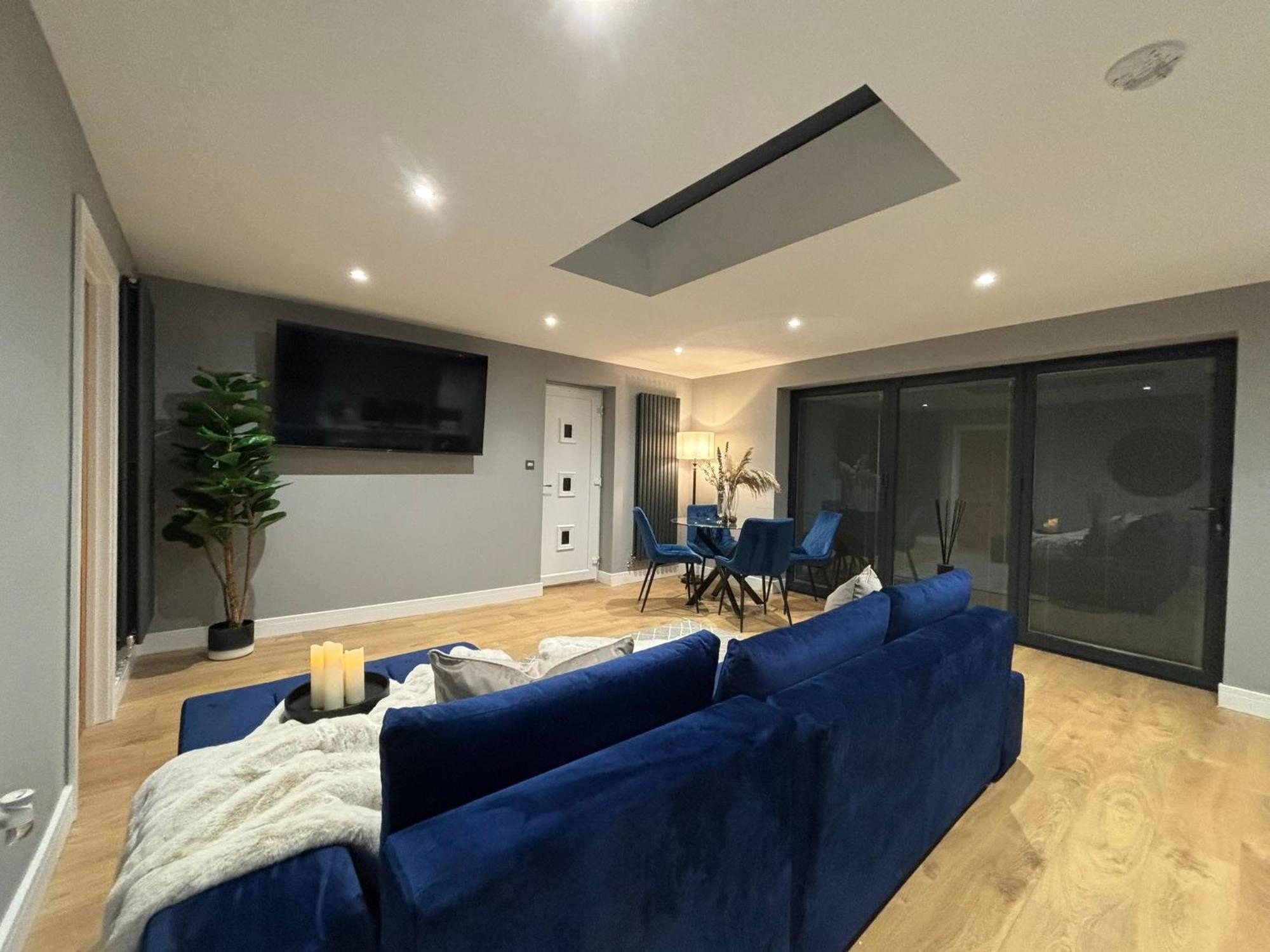 Sheffield-apartment-sleeps4-parking-hottub Apartment *