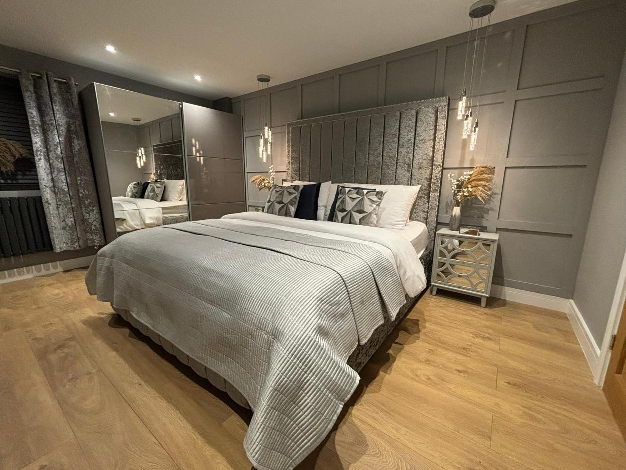 Sheffield-apartment-sleeps4-parking-hottub